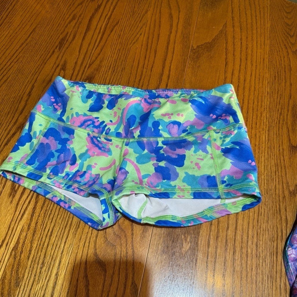 FLEO Colorful Patterned Athletic Shorts Size Small